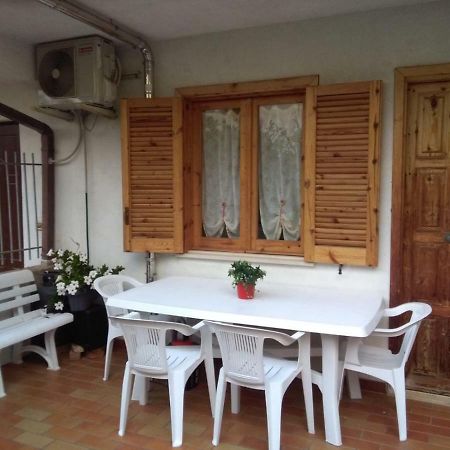 Villetta A Schiera 菲乌梅夫雷多布鲁齐奥 外观 照片