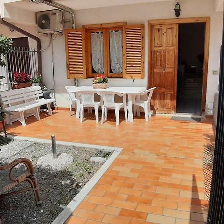 Villetta A Schiera 菲乌梅夫雷多布鲁齐奥 外观 照片